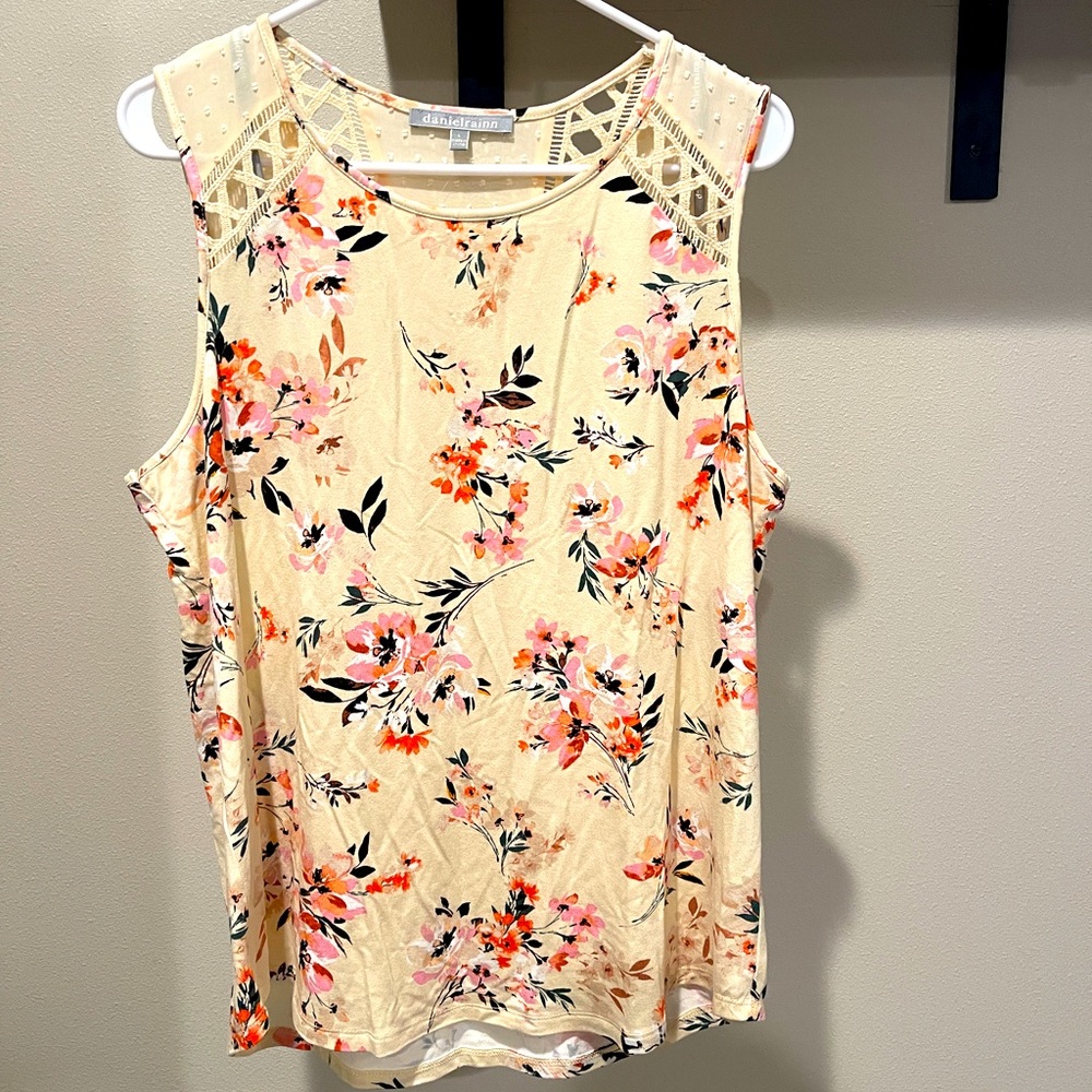 Dainelriann sleeveless top brand new L